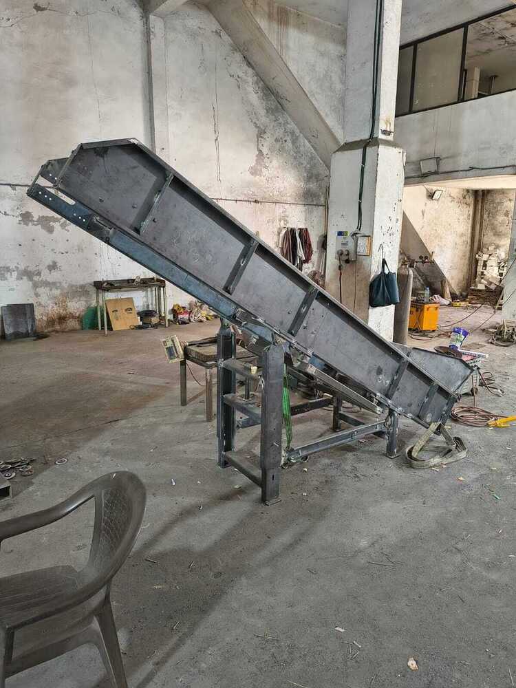 Conveyor belt machine with assembly fabrication