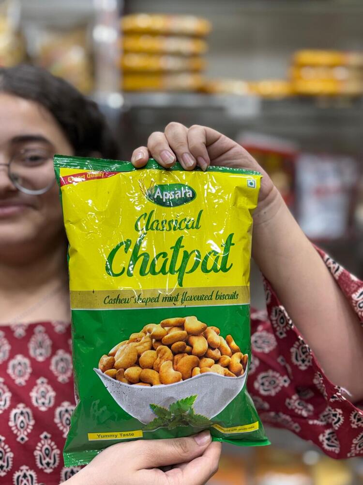 Cashew Shaped Mint Flavoured Chatpat Biscuits
