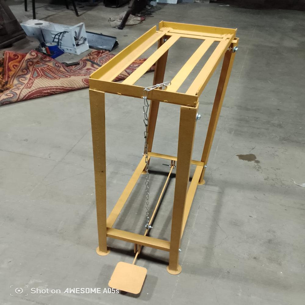 Stand folding type for Rooster`s Economic debeaking machine