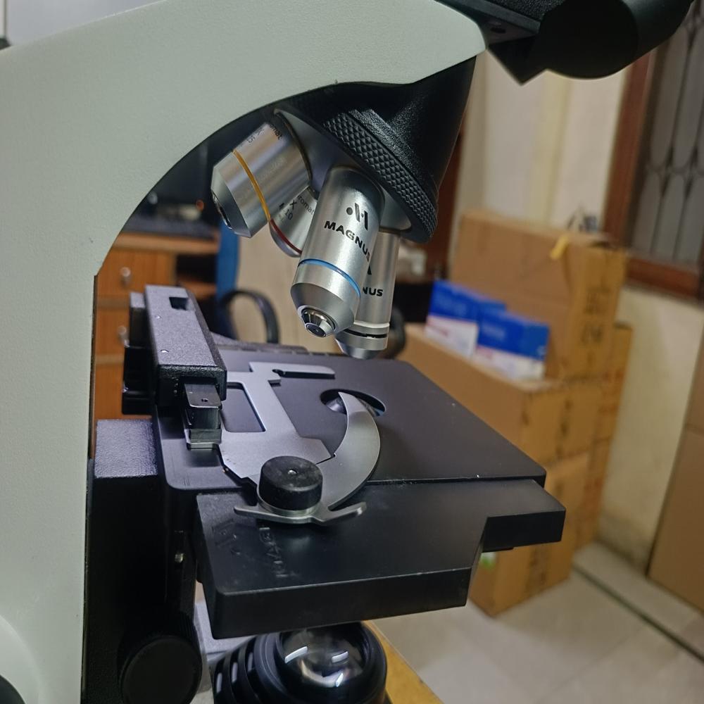 MAGNUS MLXI PLUS FREEDOM TRINOCULAR MICROSCOPE