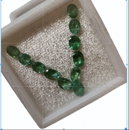 Oval shape emerald layout for jewellery setting purpose 4.66 ct