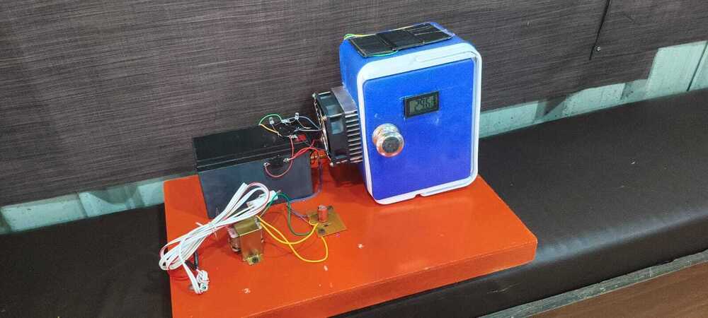 Industrial Solar Power Compress Less Refrigerator