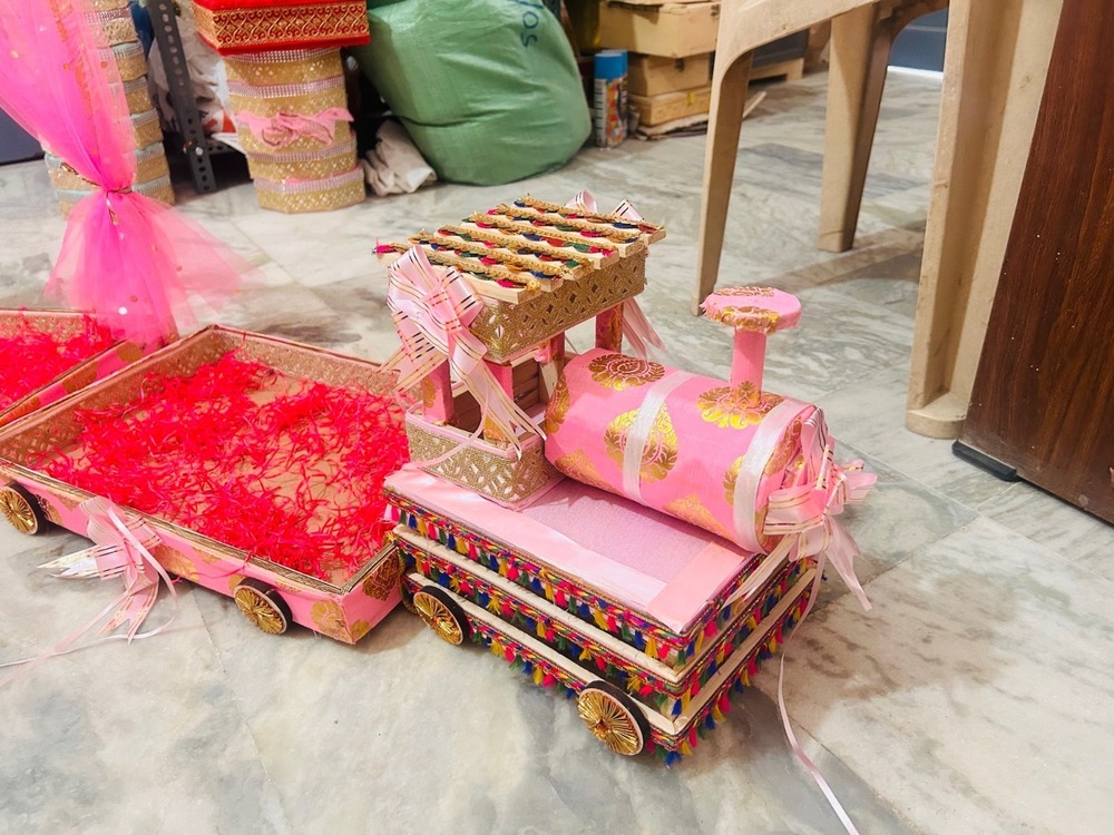 Vayu Art & Crafts Pinewood train Trousseau Packing