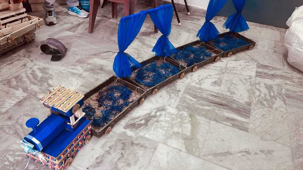 Vayu Art & Crafts Pinewood train Trousseau Packing