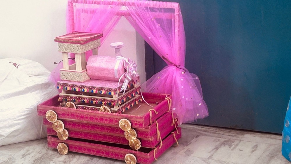 Vayu Art & Crafts Pinewood train Trousseau Packing