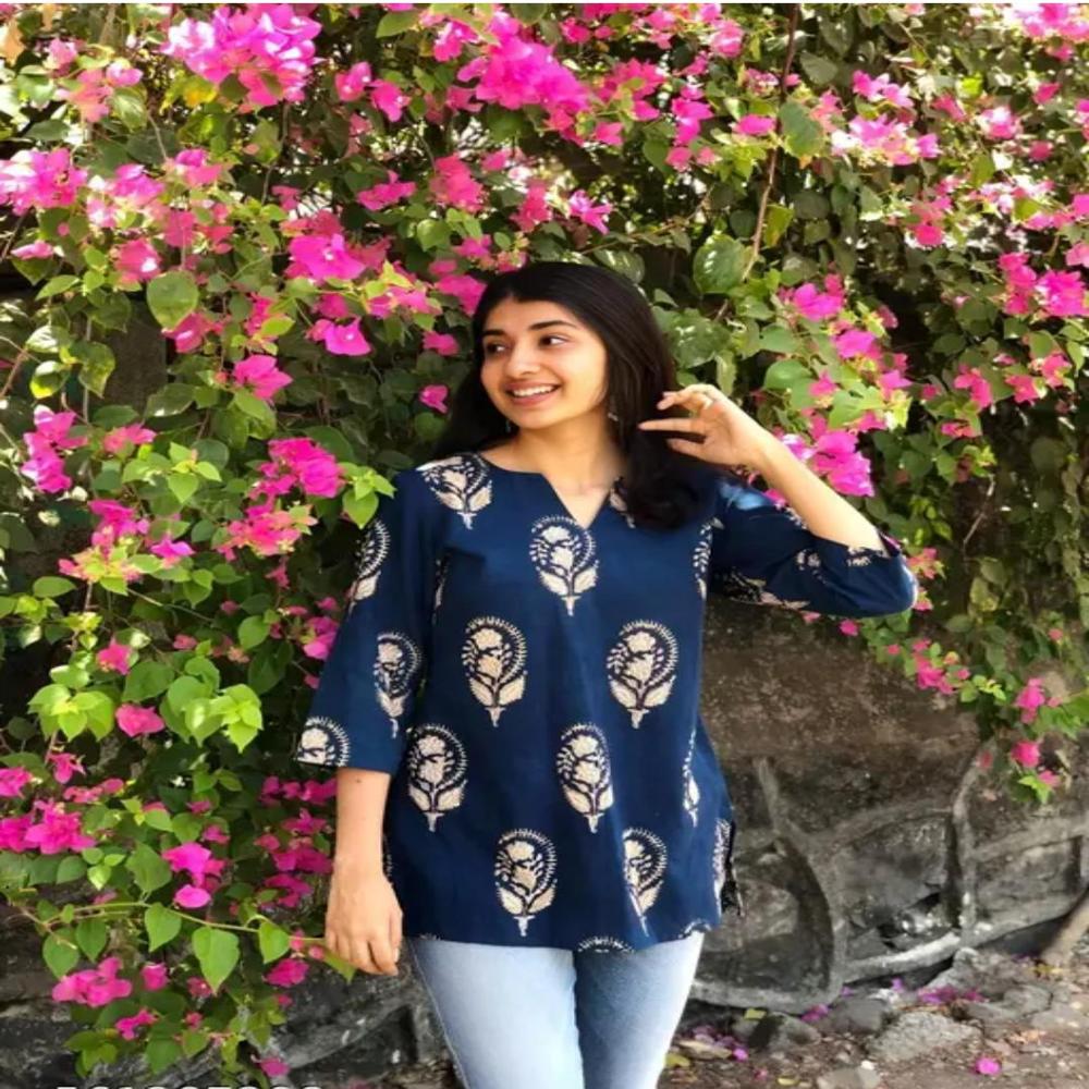 WOMENS SHORT, COMFORTABLE & STYLISH KURTI TOPS