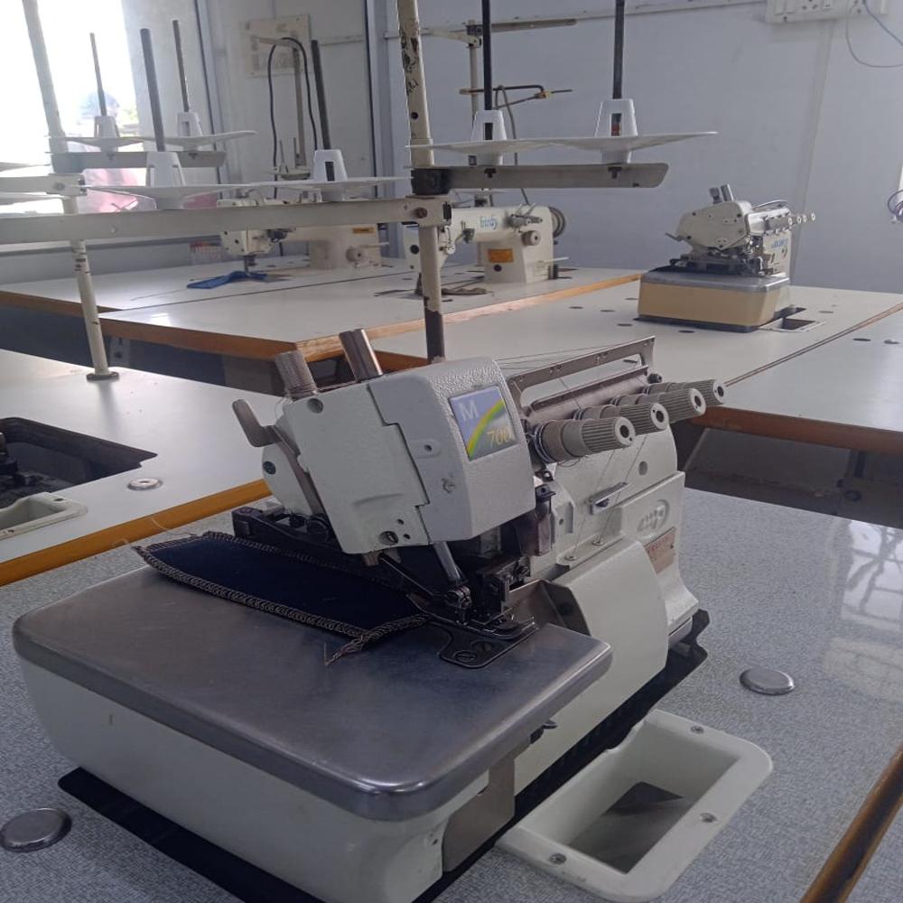 PEGASUS M700 4THEARD OVERLOCK MACHINE