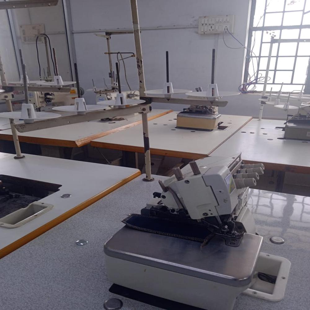 PEGASUS M700 4THEARD OVERLOCK MACHINE