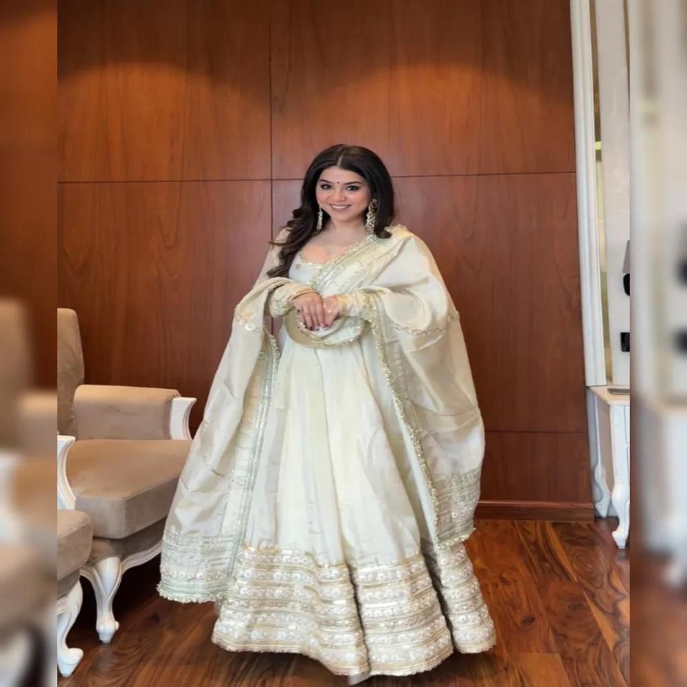 BEAUTIFUL & HEAVY PAKISTANI 3 PIECES COLLECTION