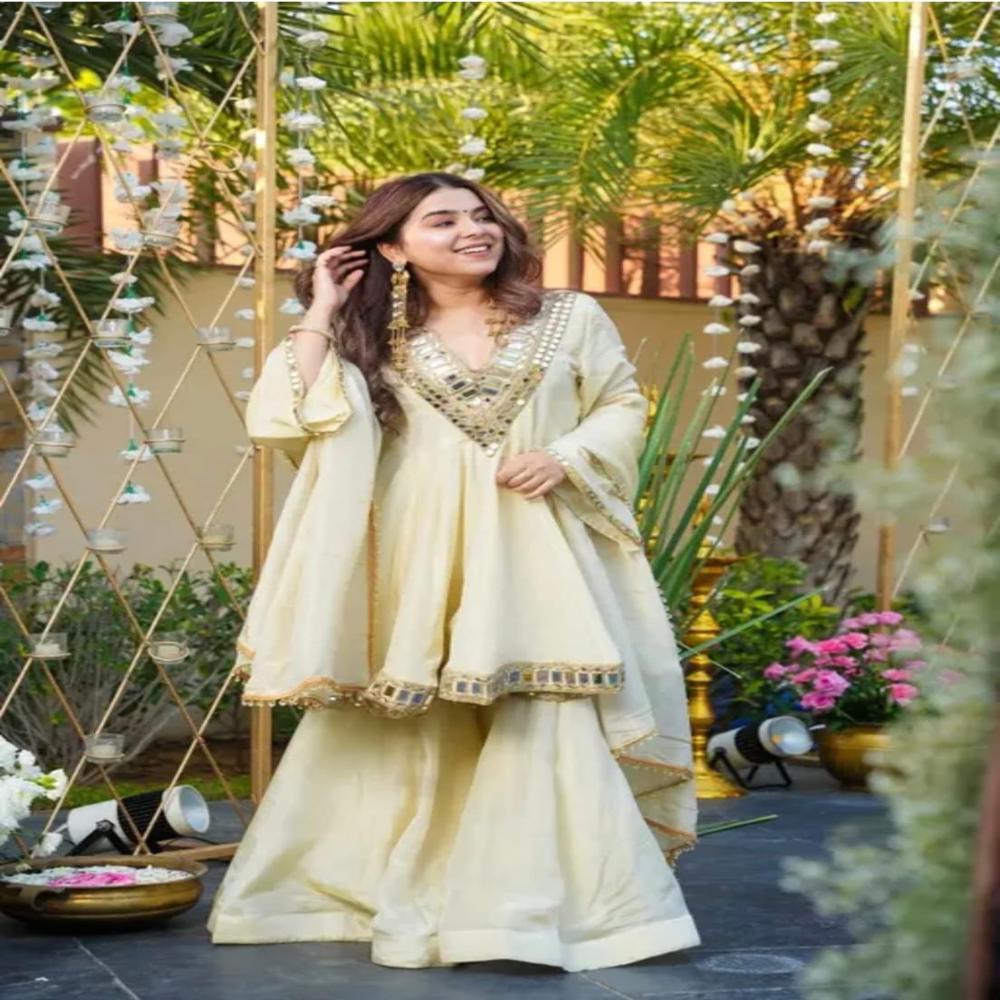 HEAVY & BEAUTIFUL PAKISTANI SUITS WITH MIRROR WORK