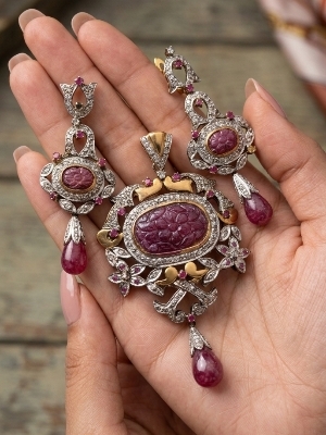 Ruby Pendant Set - Gender: Women