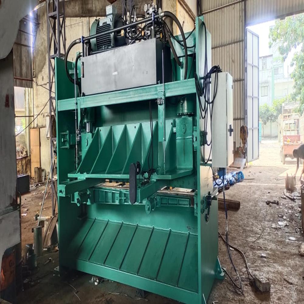 HYDRAULIC SHEARING - SHEET CUTTING MACHINE