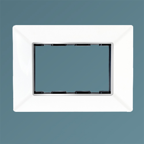 4X 3 3M White Curve Silver Line Plate