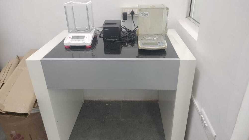 Anti - Vibration Table