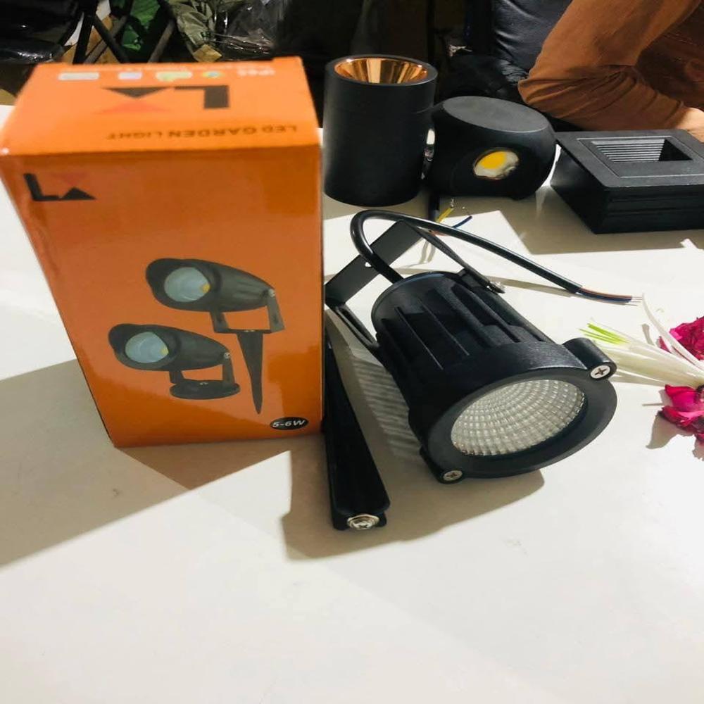 9 watt spike garden light