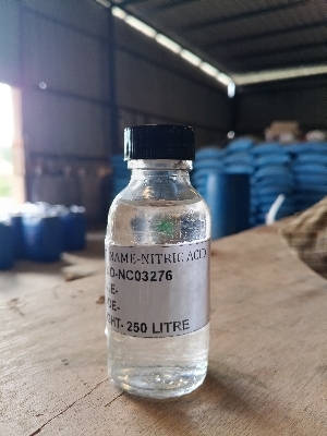 LR grade nitric acid