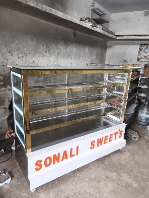 U Band Sweet Display Counter