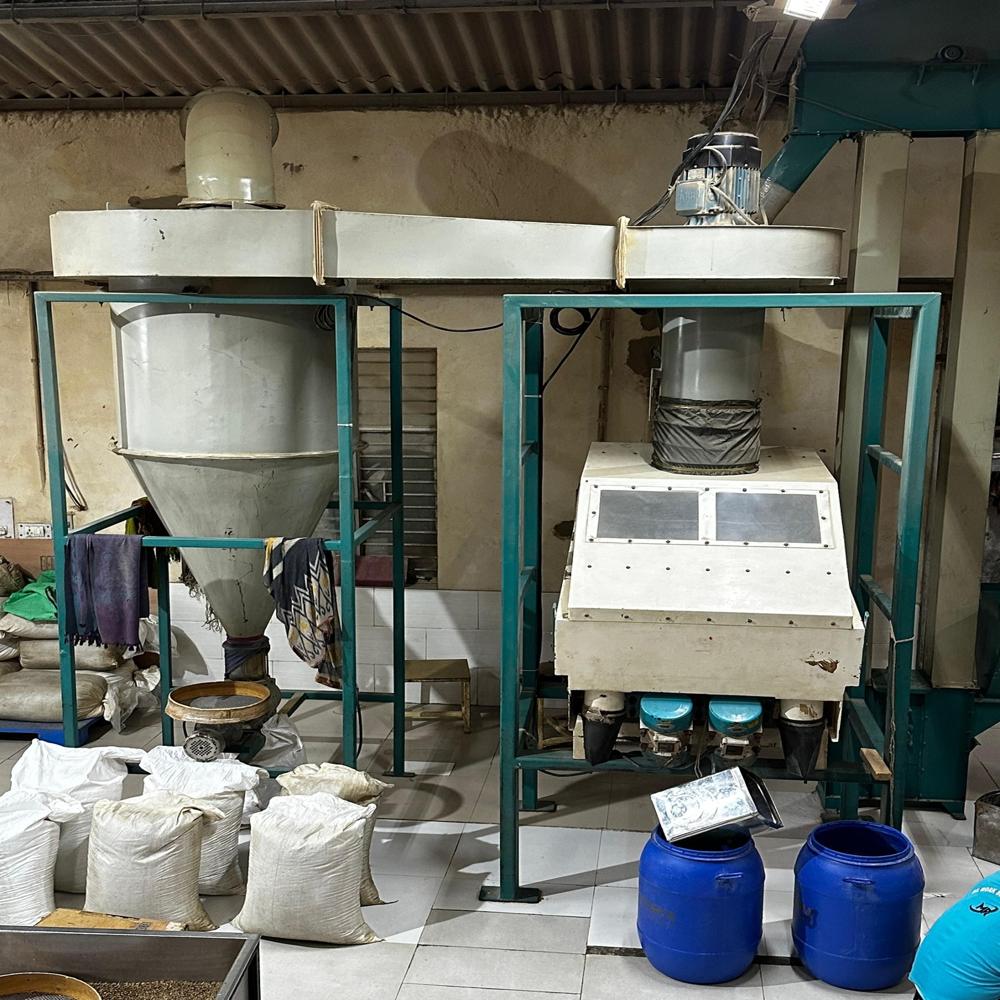 Grain Dry Destoner Machine - Stainless Steel, 3850x1650x2600 Mm, White & Green | High Efficiency, Low Noise, Plc Controlled