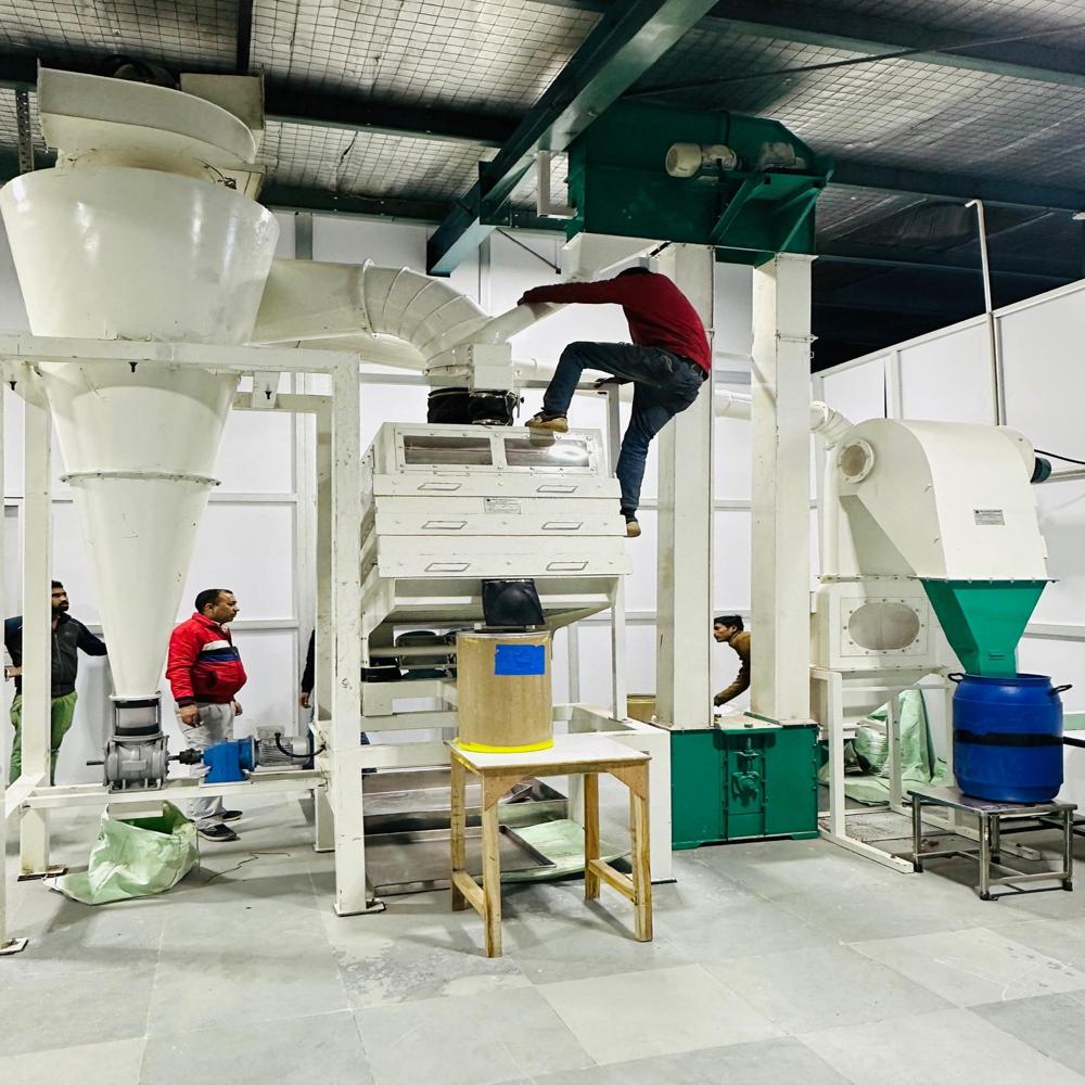 Grain Dry Destoner Machine - Stainless Steel, 3850x1650x2600 Mm, White & Green | High Efficiency, Low Noise, Plc Controlled