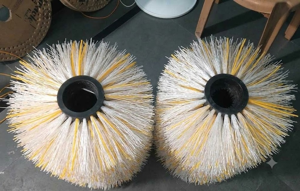 Roots Road Cleaning Machine Brush - Bristle Color: Mixed White And Yellow