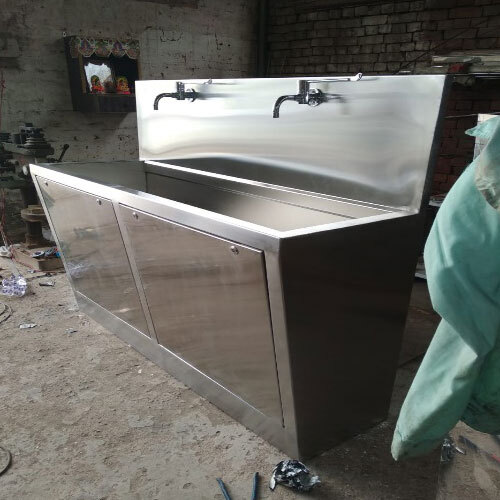 Floor Mounted Surgical Scrub Station Sink