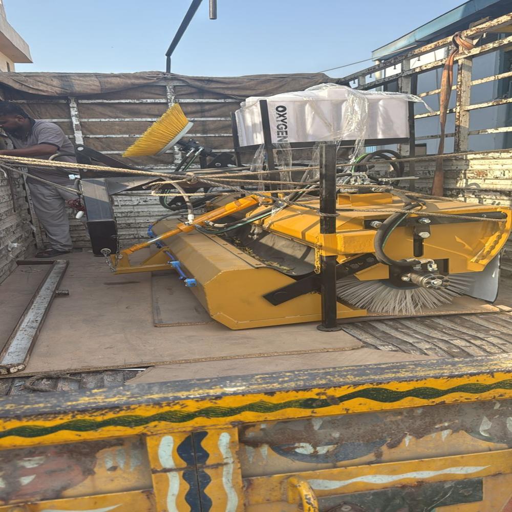 HYDRAULIC BROOMER MACHINE 