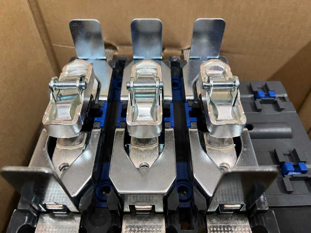 Schneider Lc1F330 Contactor - Application: Motor Control