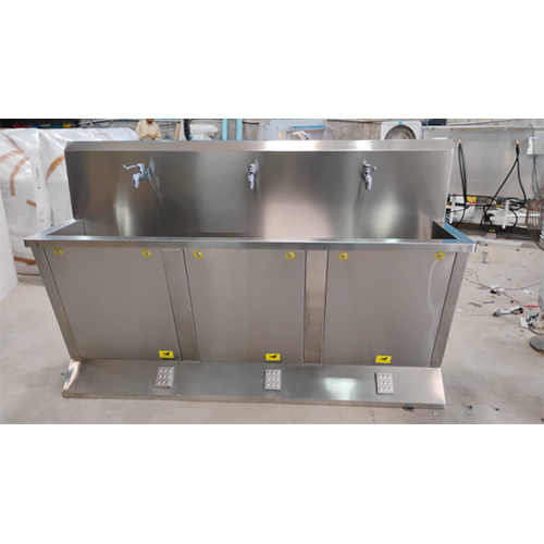 SS304 Three Bay Manual Scrub Sink