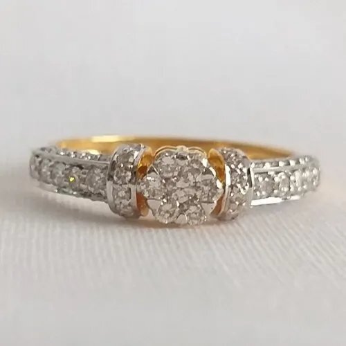 Solitaire Diamond Casual Ring - Color: Yellow Gold