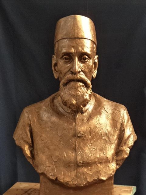 Bust With Metal Efect. Size 2 Ft