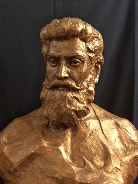 Fiberglass Bust With Metalic Efect Size 2 Ft
