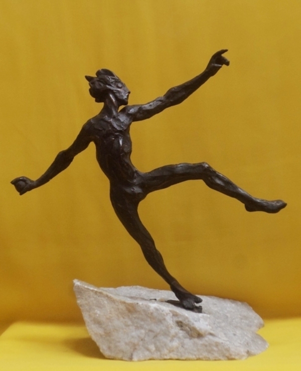 Creative Sculpture In Metal Size 1 Ft