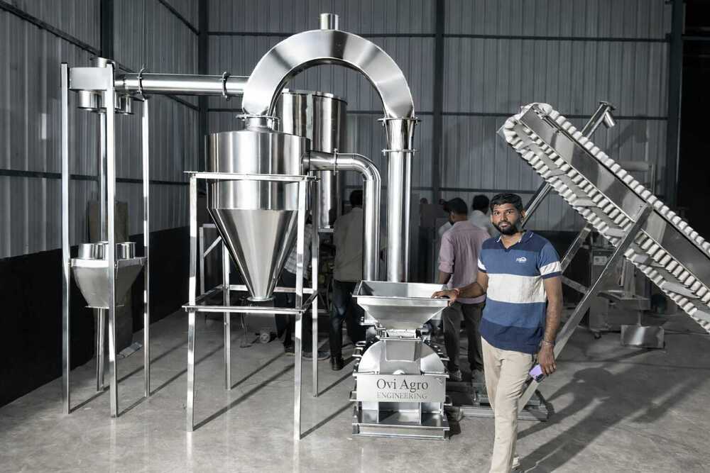 SS 304 Pulverizer Machine