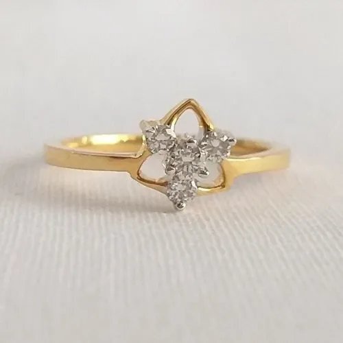 Ladies Triangle Shape Diamond Ring - Grade: Vvs/vs (As Per Requirement)
