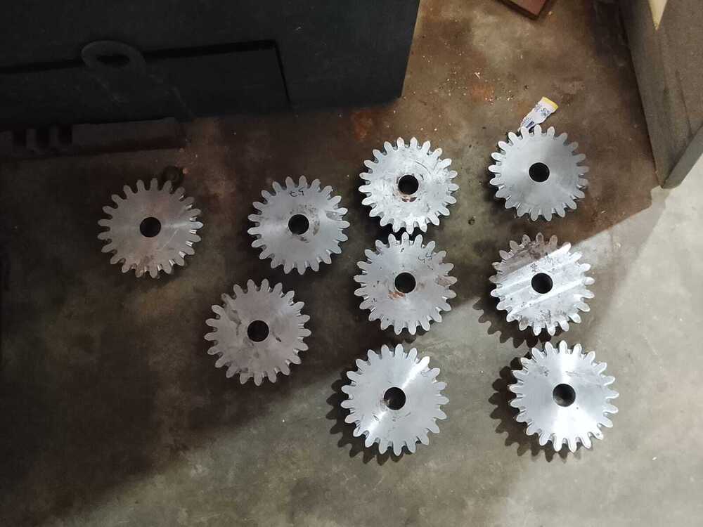 Sprocket Die - Alloy Steel, Steel Mould Base, Polished Silver, CNC Machined 0.01mm Tolerance | Interchangeable Die Head, Case Hardened, Multiple Punch Cavities, Custom Teeth