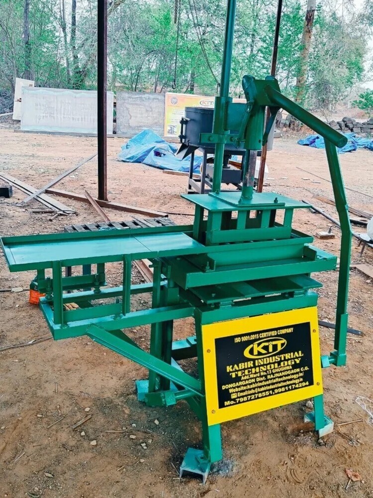 Manual Fly Ash Brick Making Machine - Mild Steel, 50 Hz, 0.5 Kw, 220 Volt, 1 Year Warranty | High Durability, Versatile Application