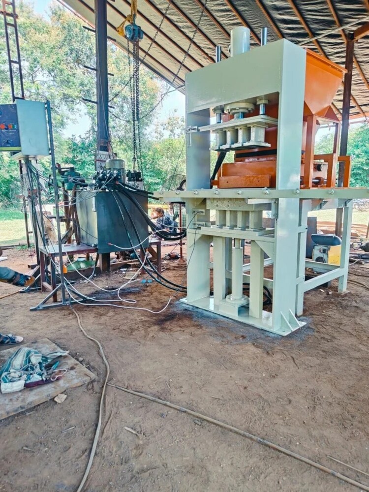 4 Bricks Fly Ash Bricks Making Machine - Capacity: 500-1000 Kg/hr