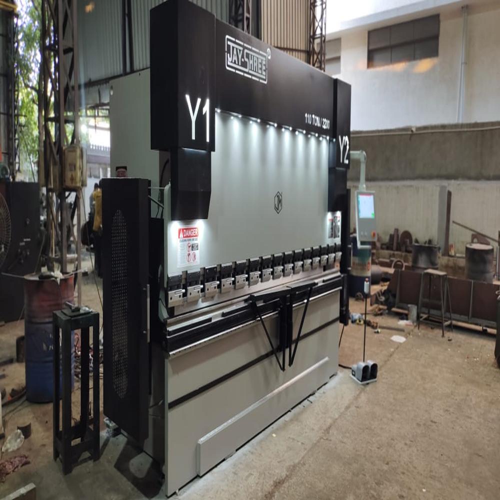 CNC PRESS BRAKE MACHINE