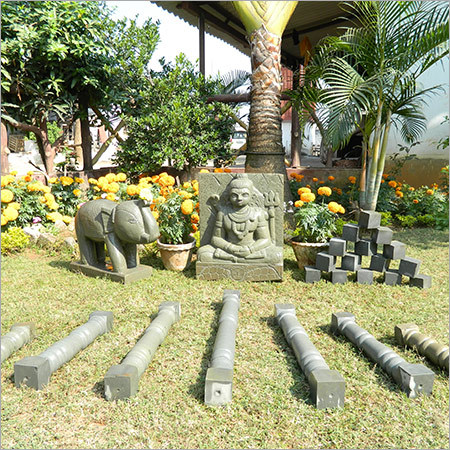 सादा बलुआ पत्थर का खंभा