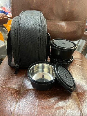 Stylish Lunch Box With Bag - Capacity: 900 Ml