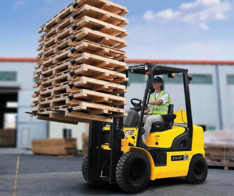 Heavy duty wooden pallet