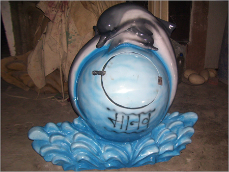 डॉल्फ़िन की मूर्ति