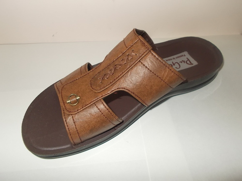 भूरा चमड़े की चप्पलें