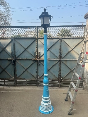 Cast Aluminiuim Pole - Color: Dark Grey / Black