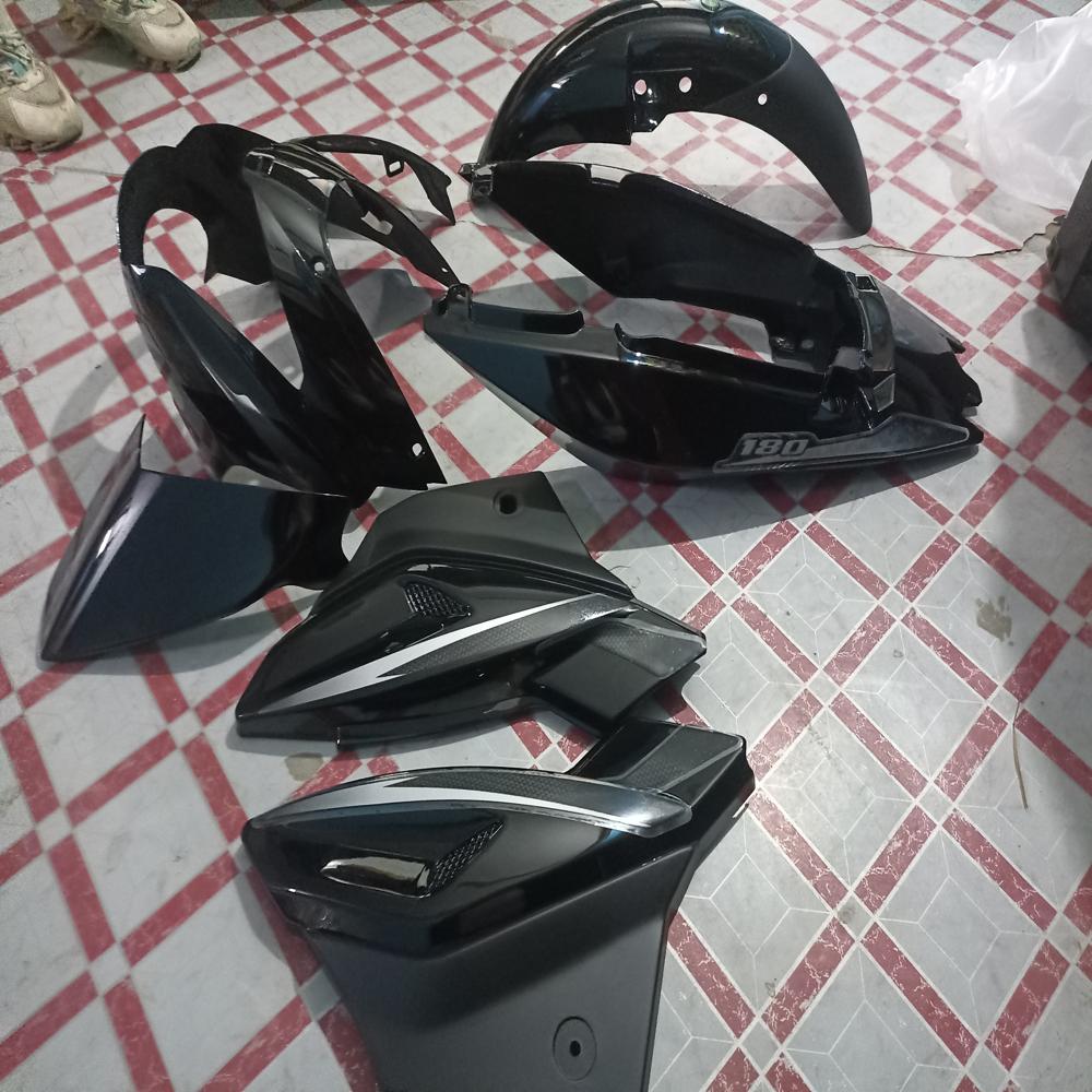 Black Silver Bajaj Pulsar 180 Full Body Kit