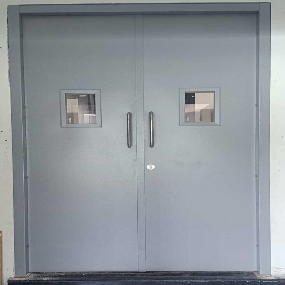 EMERGANCY EXIT DOOR
