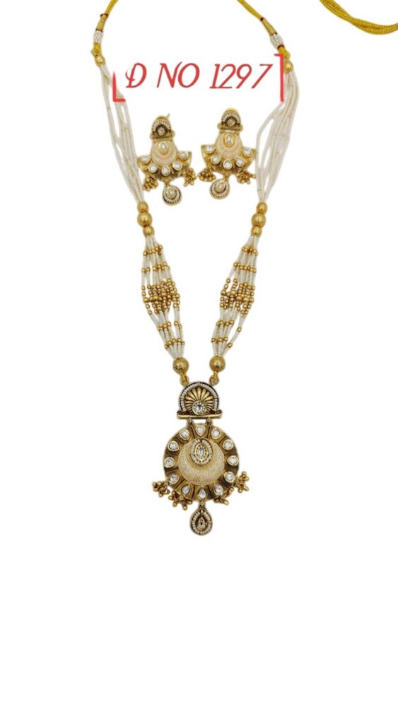 D No 1297 Mala Set - Color: Golden / White