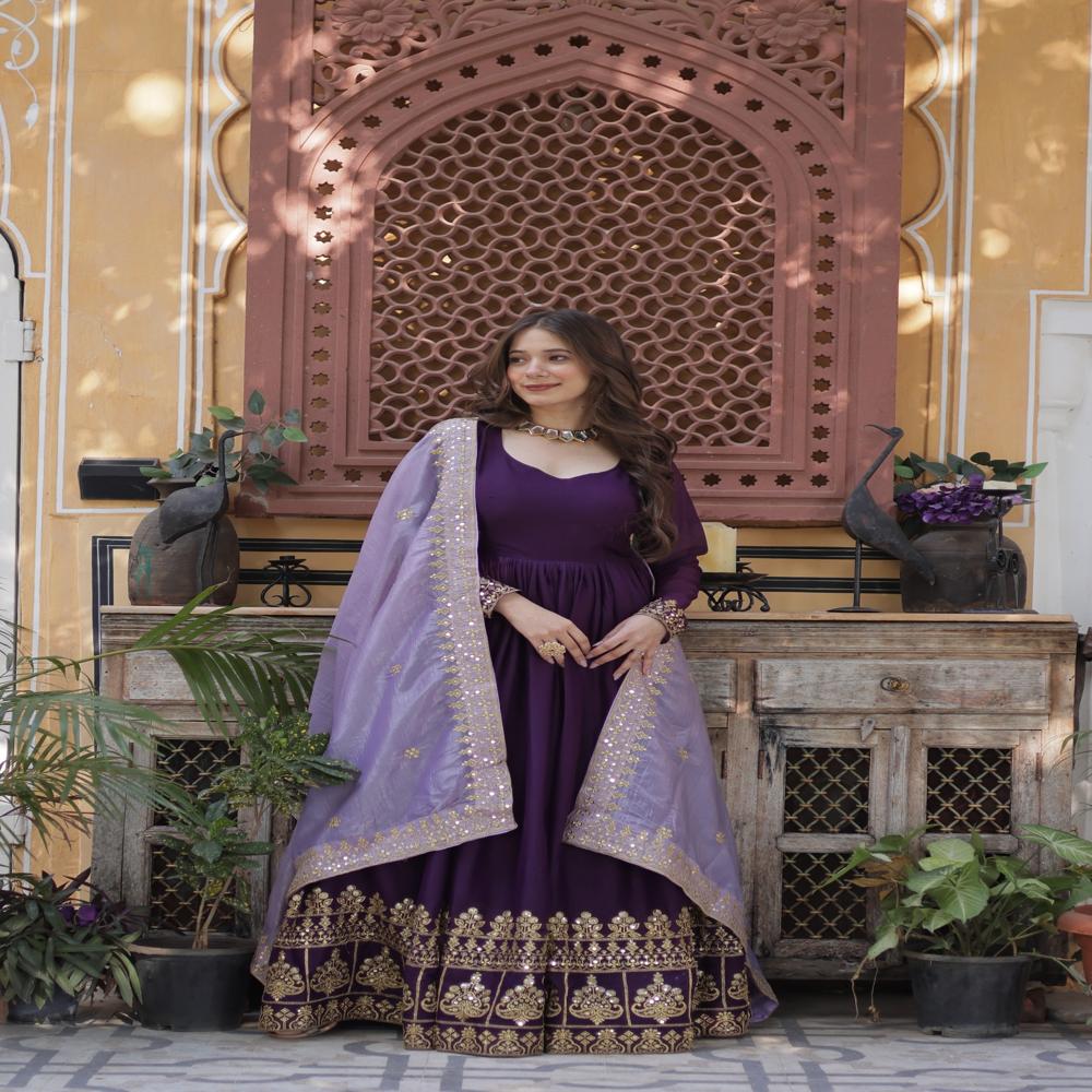 DESIGNER READYMADE GOWN