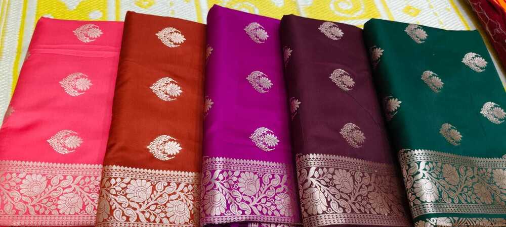 Premium Banarasi Ethnic Floral Buti Mashru Silk Saree