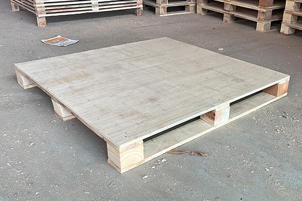 Heavy Duty Plywood Pallet - Color: Wooden